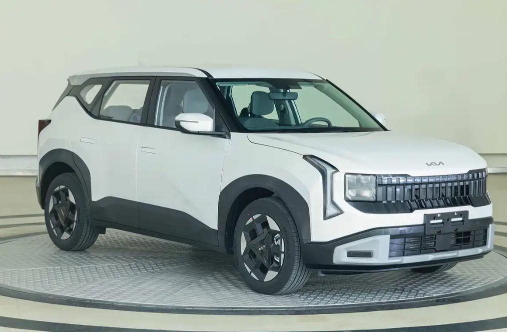 近日，我们从工信部官网获悉全新起亚赛图斯申报信息。该车定位小型SUV，基于K3平