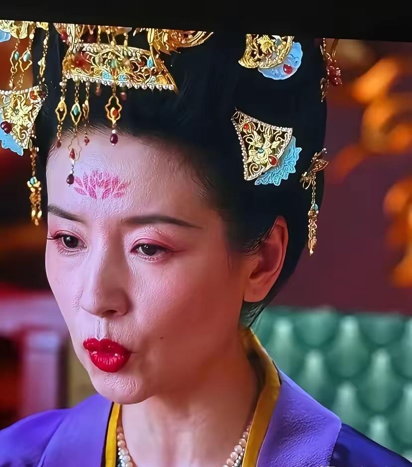 现在的电视剧，很少有这么清晰的画面，粉底液都看得清清楚楚，虽然没有美颜滤镜后好看