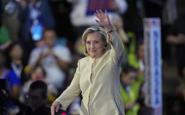 多哈时间2025年12月7日，前美国国务卿希拉里·克林顿在卡塔尔多哈2025论坛