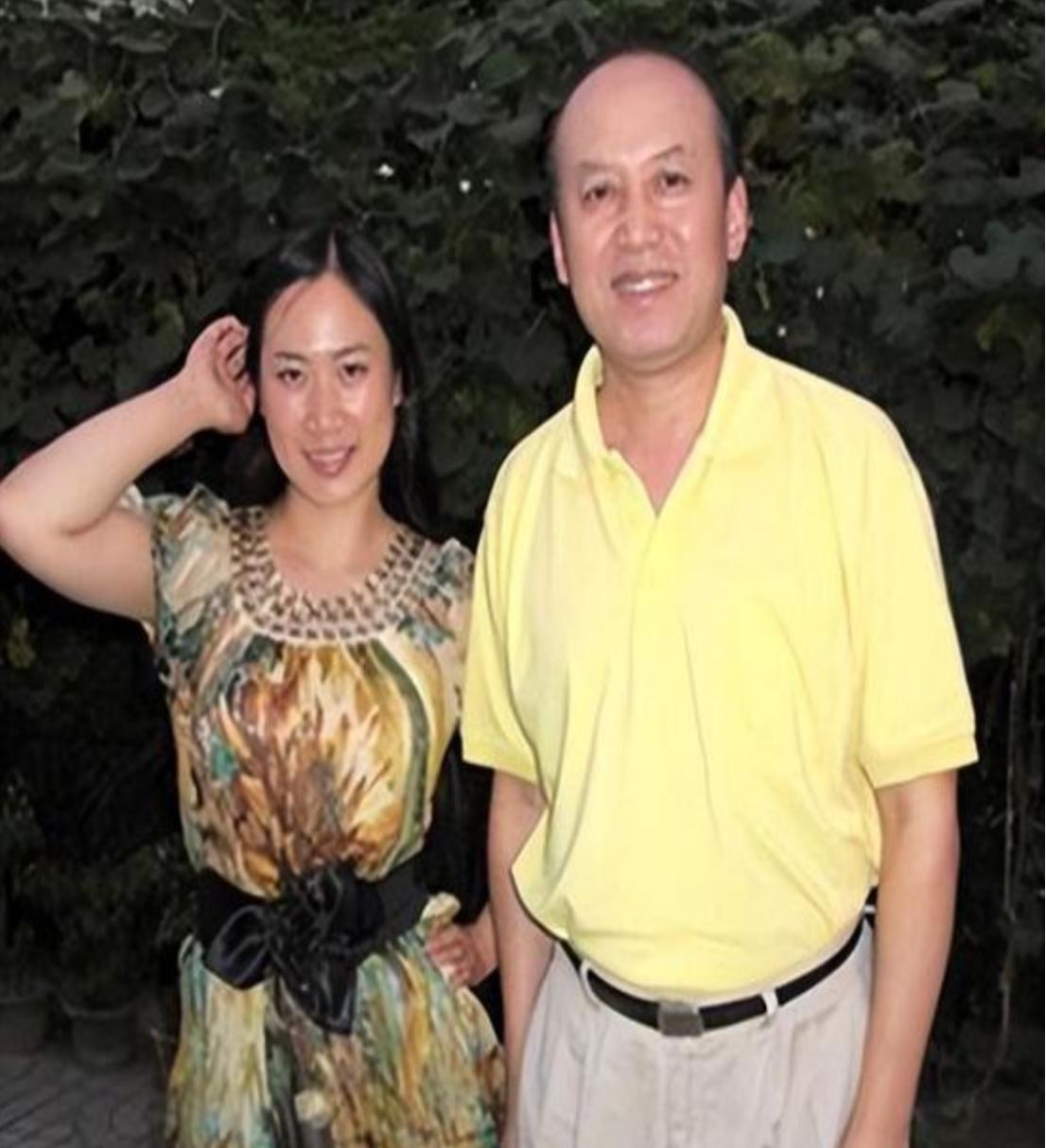 原来她就是郭达的老婆！难怪郭达能上20次春晚，背后都离不开她。 郭达上过20