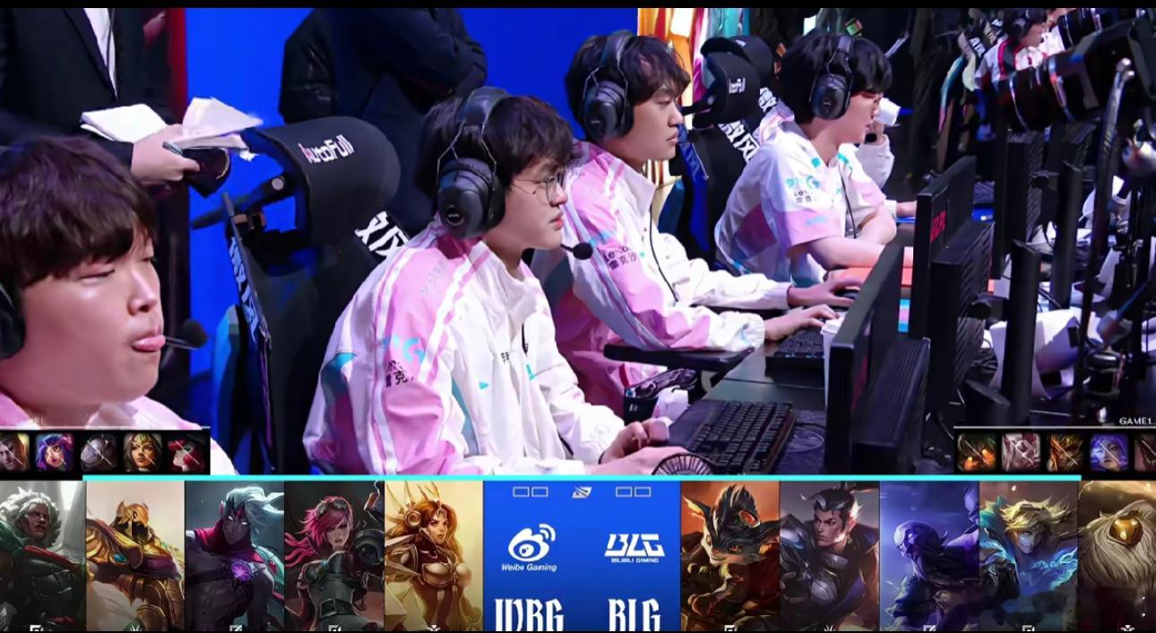 2月2日讯LPL第一赛段，BLG对阵WBG。首发阵容BLG：Bin、Xun、K