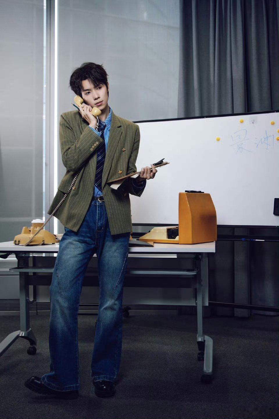 罗一舟胡连馨你俩是亲嘴不是炒面我同意这个罗一舟这么认真讨论吻戏细节，翻不翻面的试