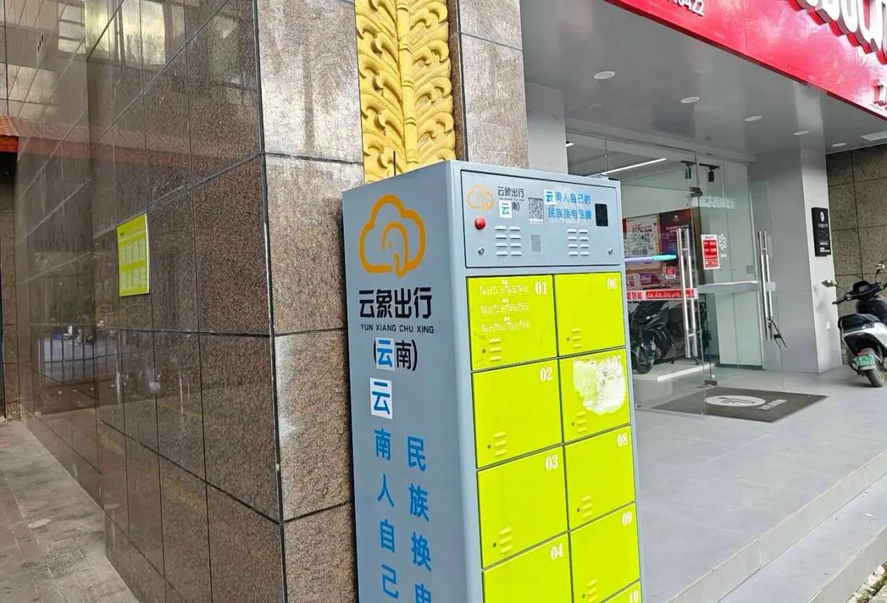 让我们撕开贴纸，看看后面是什么