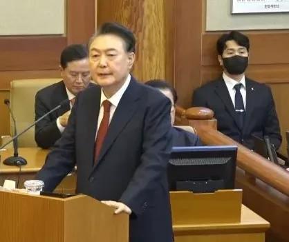 韩国总统尹锡悦将获释！！执政党暗中也在搅浑，代总统崔相穆多次动用否决权，驳回调