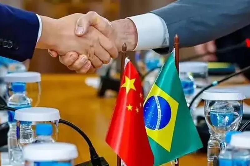 中国轮胎行业的龙头企业玲珑轮胎，前段时间做了一个让外界颇感意外的决定，直接叫停了