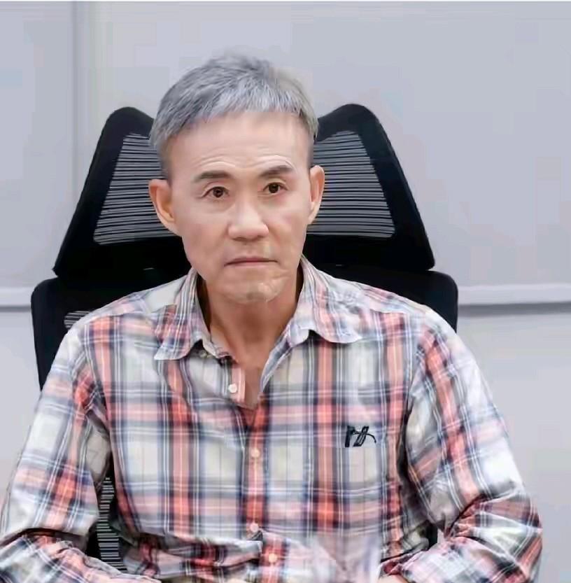 个人感觉，王石手上应该没有多少钢镚了。王石跟田朴珺在一块儿都十五年了。看他们