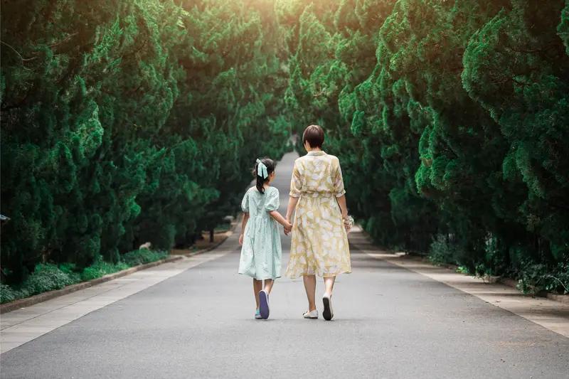 荧光危机！温州一家人在紫光灯下全身发光，竟因家中油漆暗藏隐患