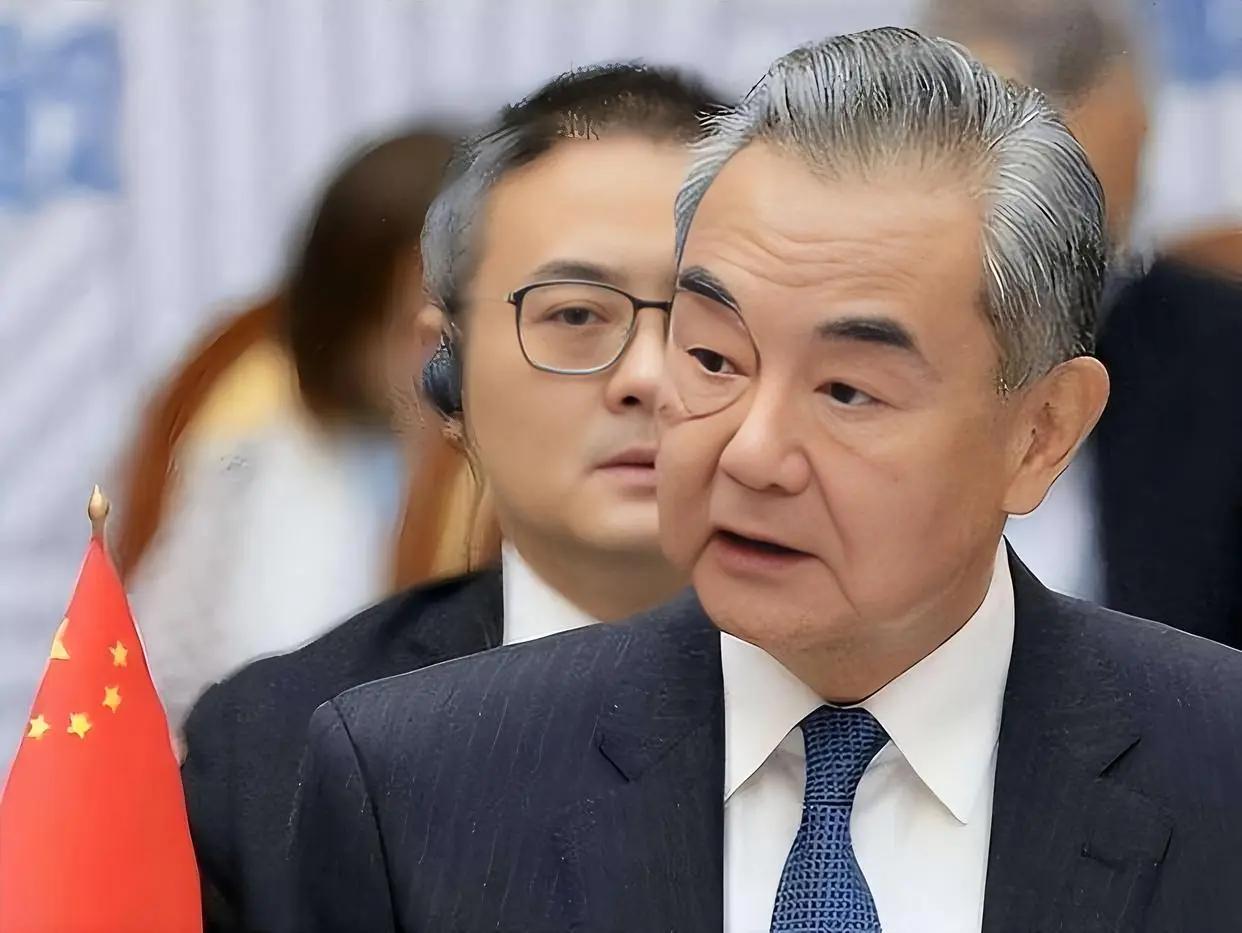 日本外长亲口说"跟王毅谈了"，转头中国外交部一句话把他架在火上烤，日本记者当场脸