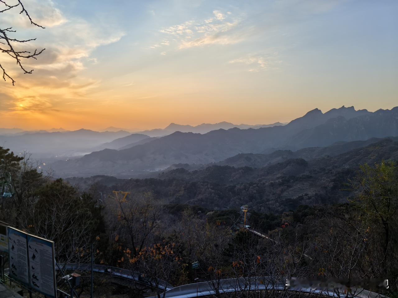 广东省、江苏省、四川省放秋假，一个人多、一个钱多、一个玩心大。以往放假大家都