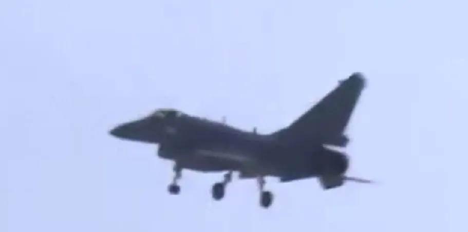 F-35配备机炮，仅凭这一点，巴巴羊出兵波斯猫用歼-10CE体系对抗F-35将会