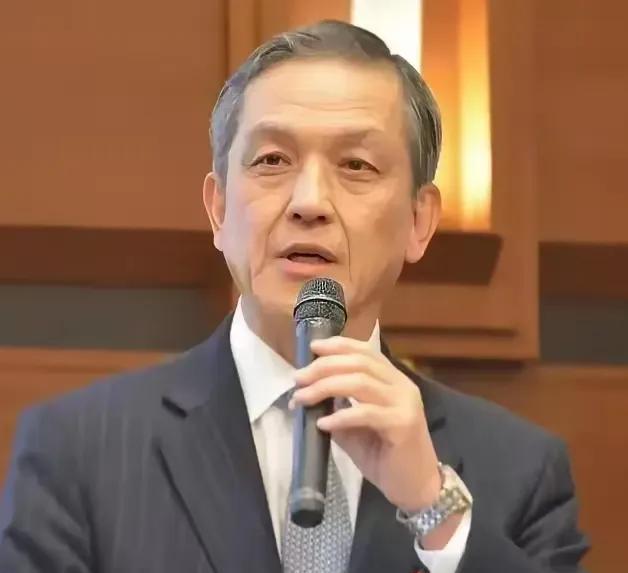 日本陆上自卫队原幕僚长岩田清文窜台说，“台湾啊，那可是咱们日本的心头肉，说啥也不