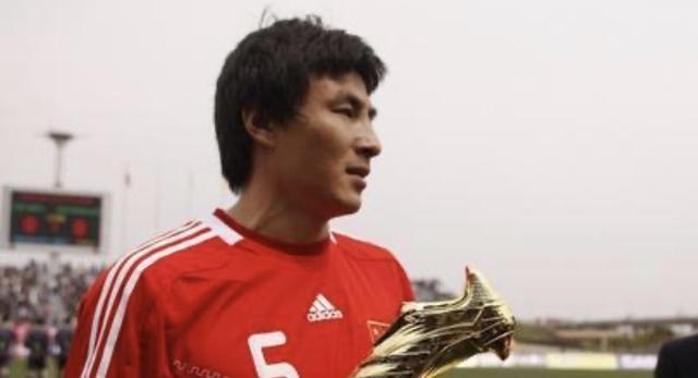 前申花名宿表示如果04年亚洲杯他在场上，国足很可能可以击败日本拿到亚洲杯冠军！作