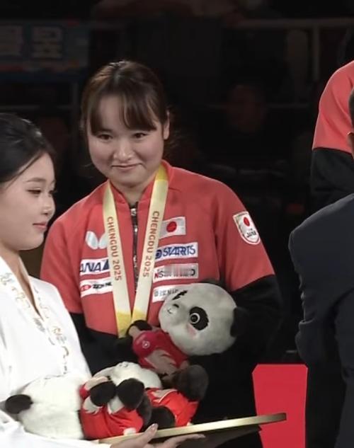 笑死我了！这次成都混团的礼仪小姐姐都很漂亮，而且圆圆的脸蛋，和熊猫似得，哈哈