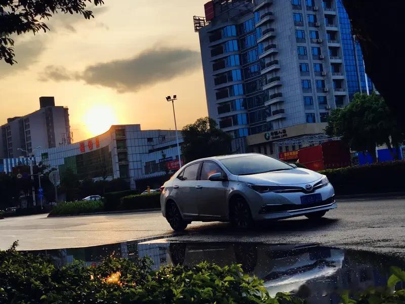 年底的快乐是卡罗拉给的年底的快乐，真的被卡罗拉承包了！年初我提了辆白色卡罗拉，