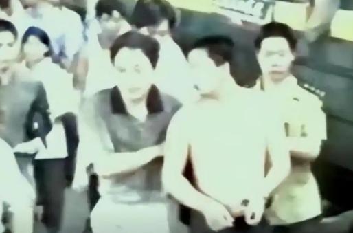 1989年，父亲被砍死，儿子为了报仇引诱仇人的妻子，10年后把仇家13口人全部杀