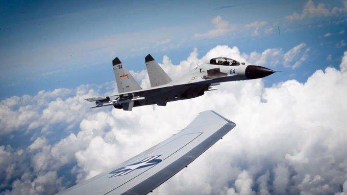 美国和中国的战斗机在韩国海岸线附近的天空中短暂对峙。10架美国战机在黄海国际