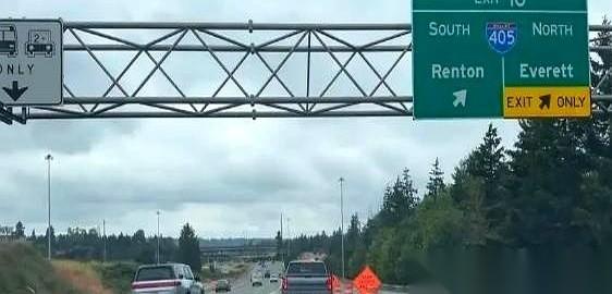 还记得小时候坐大巴走高速吗？一路就是永无止境的“咣当…咣当…咣当…”，节律感强