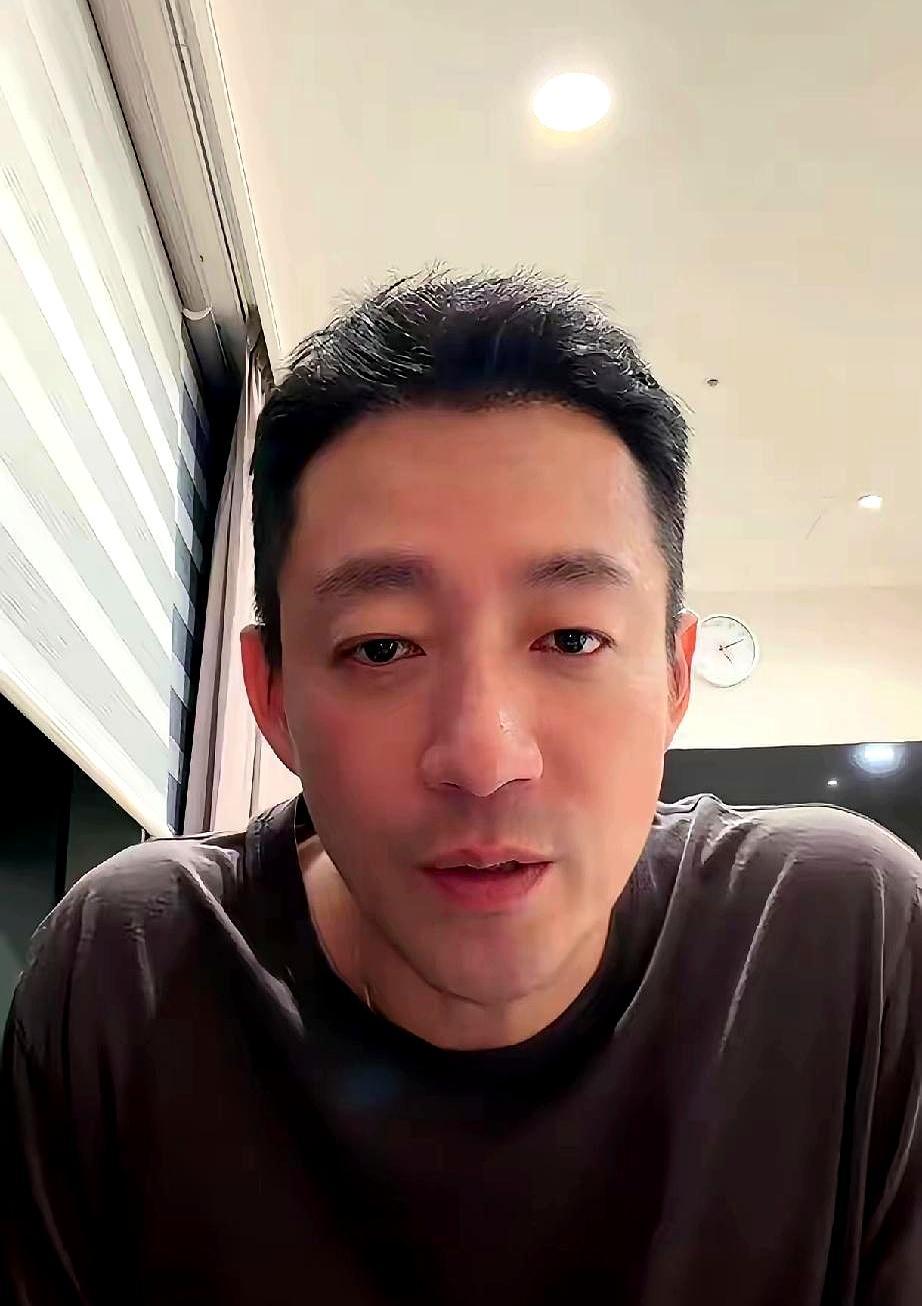 最残忍的投名状，莫过于在全世界面前，亲手向生养自己的母亲“开枪”。60多岁