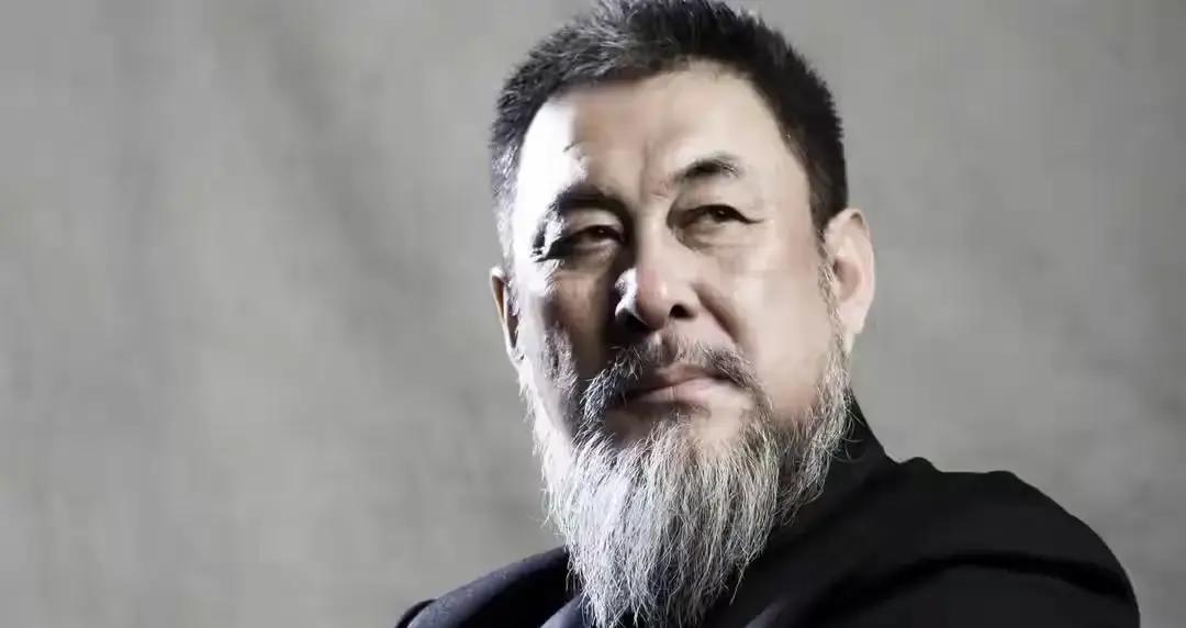 陈建斌要演关公。消息炸了。陆树铭老师的关公刚走一年，神坛的香火还没冷。刀，