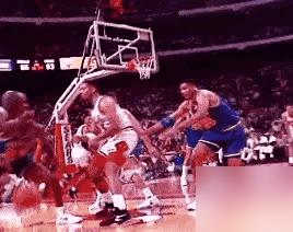 亚历山大能超过乔丹？先看看他俩的身体数据：乔丹身高1.98米，臂展2.17