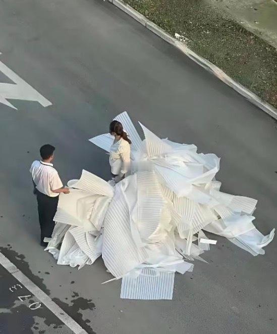 远看是童话，近看是生活😊
