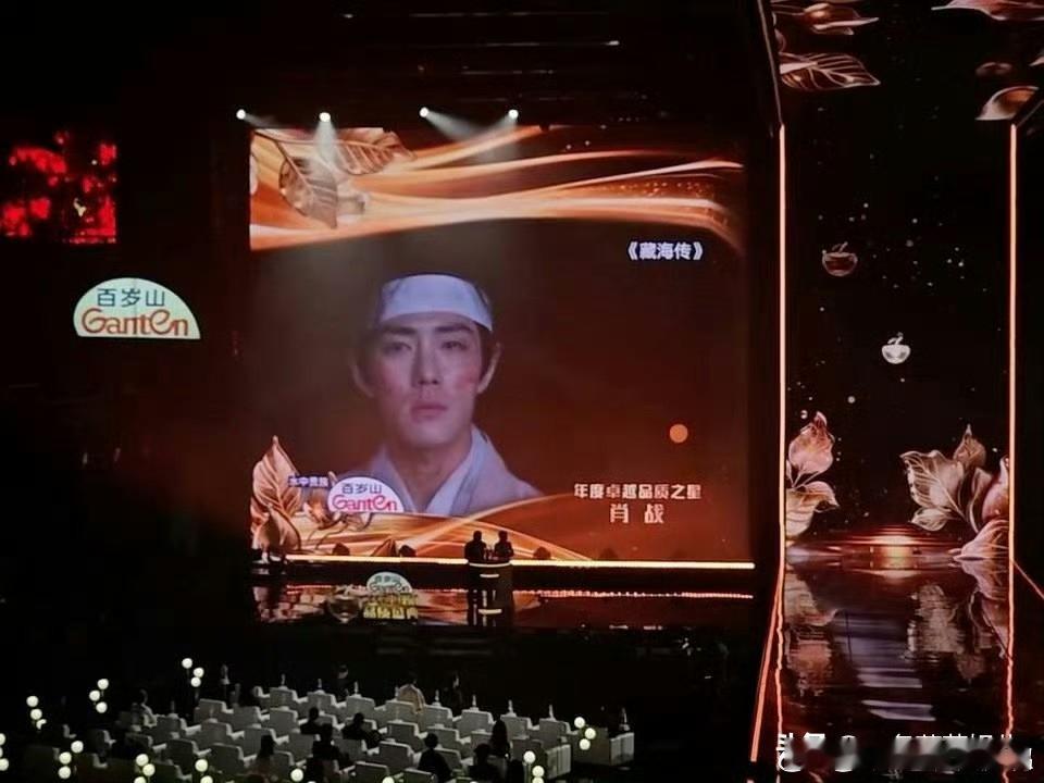 肖战在90生里，确实算得上强得很突出吧。这些年他一直稳扎稳打，有质感的作品一部接