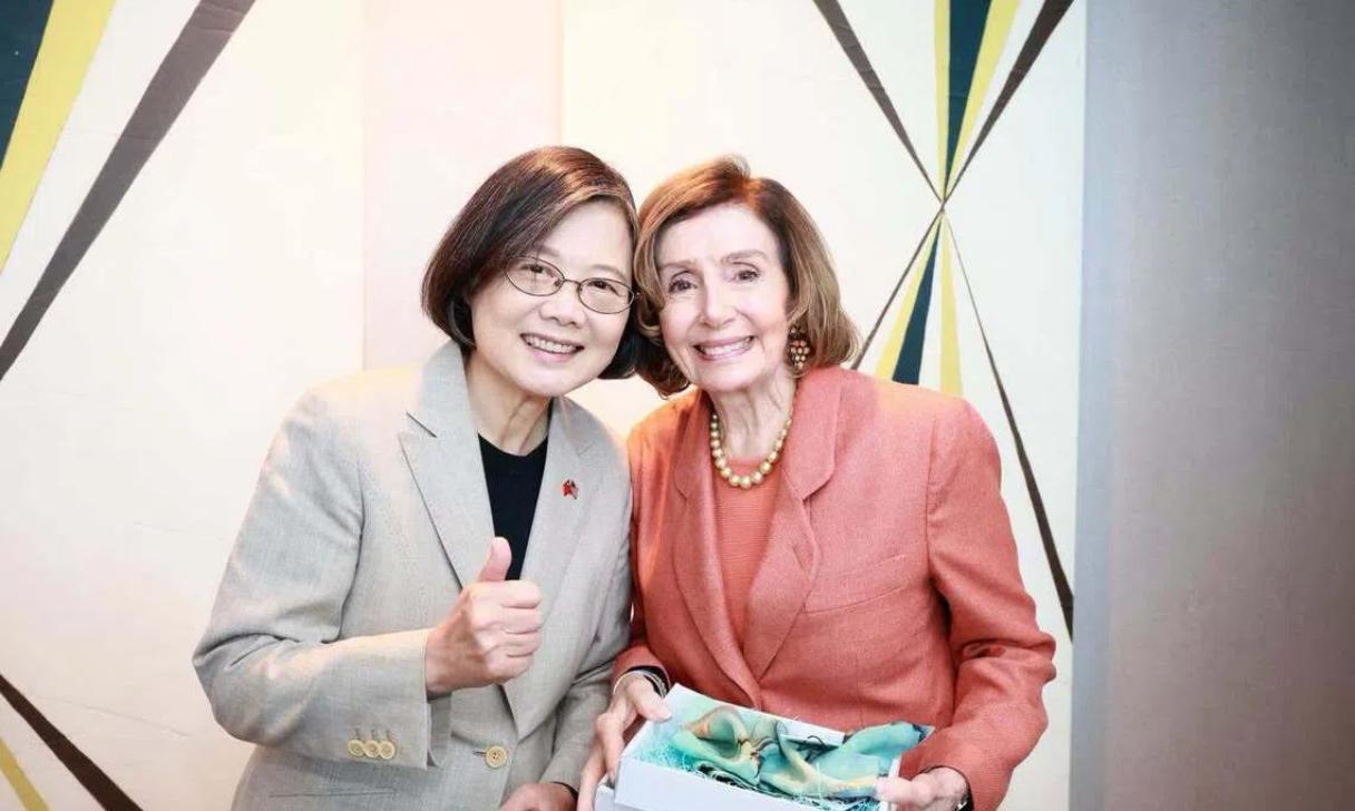 就在刚刚，台湾地区前领导人蔡英文发表声明，10月7日，蔡英文在脸书上发文