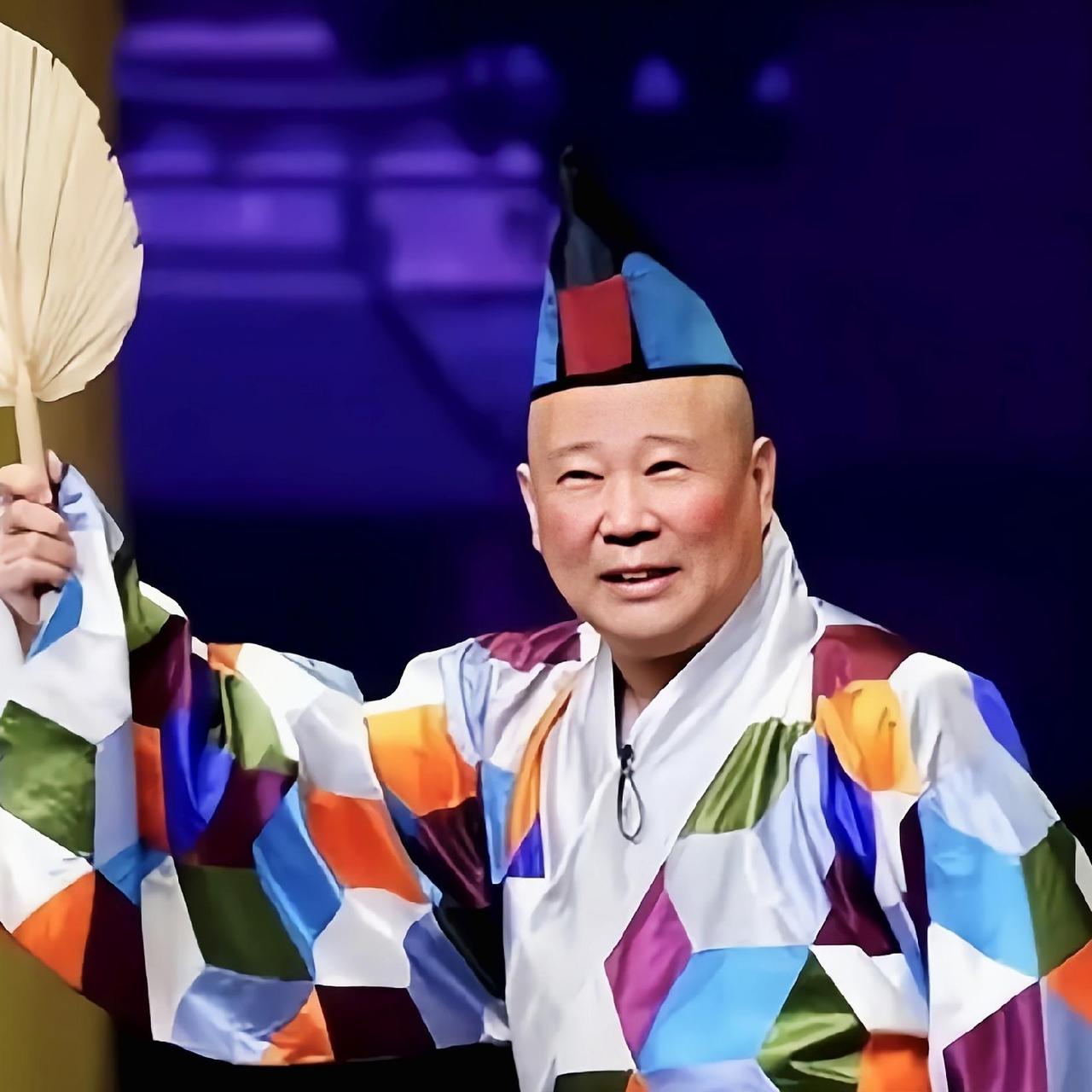 都说郭德纲出事了，杨议落井下石。对于大家的说法，杨议一本正经的说，这不是落井下石
