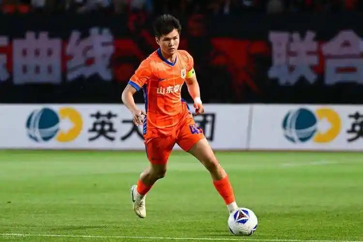 人家媒体人建议把陈泽仕和依木兰租给津门虎，觉得泰山用不上他们。但你不同意，觉得泰