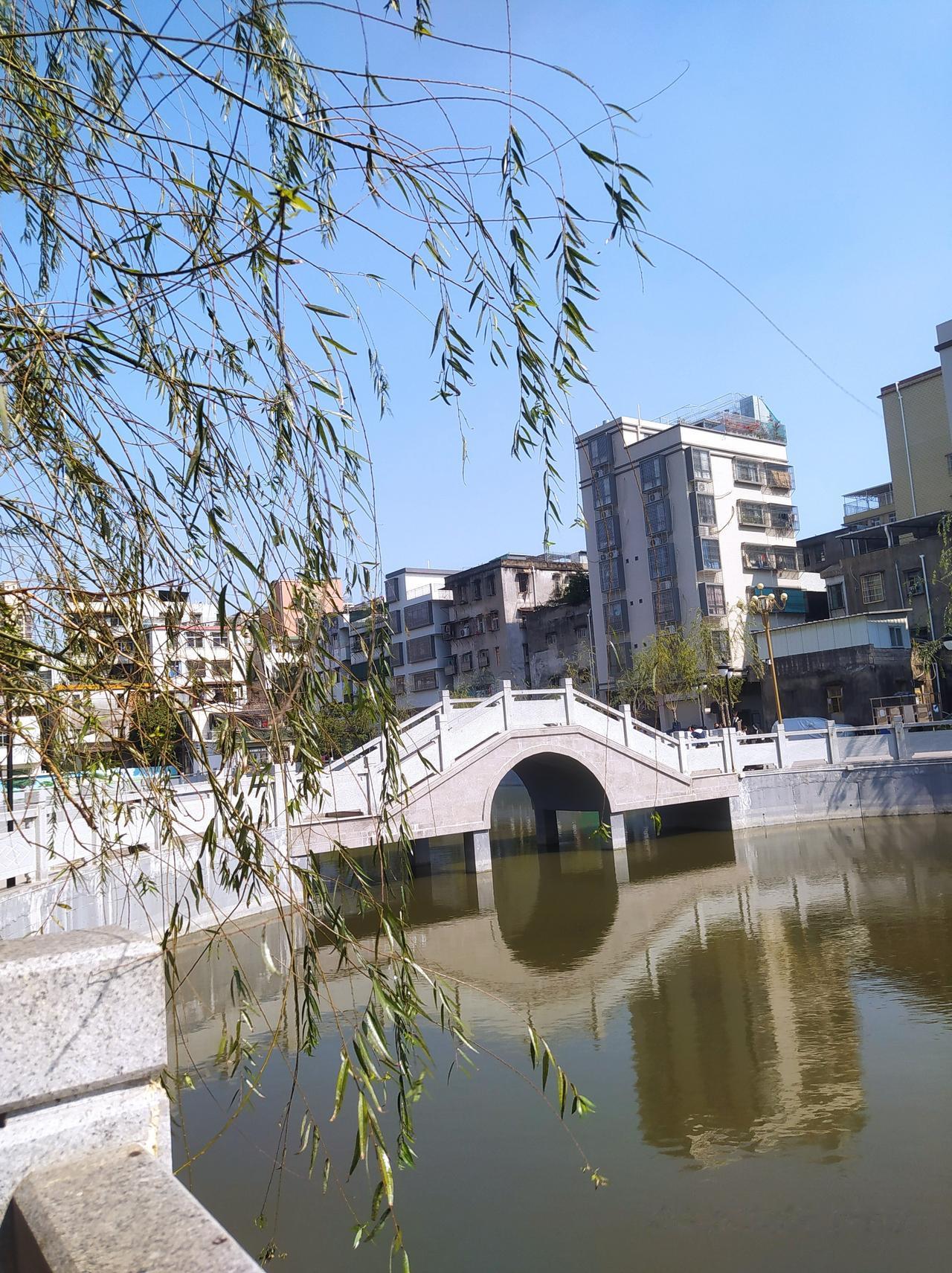 在汕头金平区南墩乡与东墩乡交界处，藏着一处兼具水乡诗意与潮汕人文的宝藏打卡地——