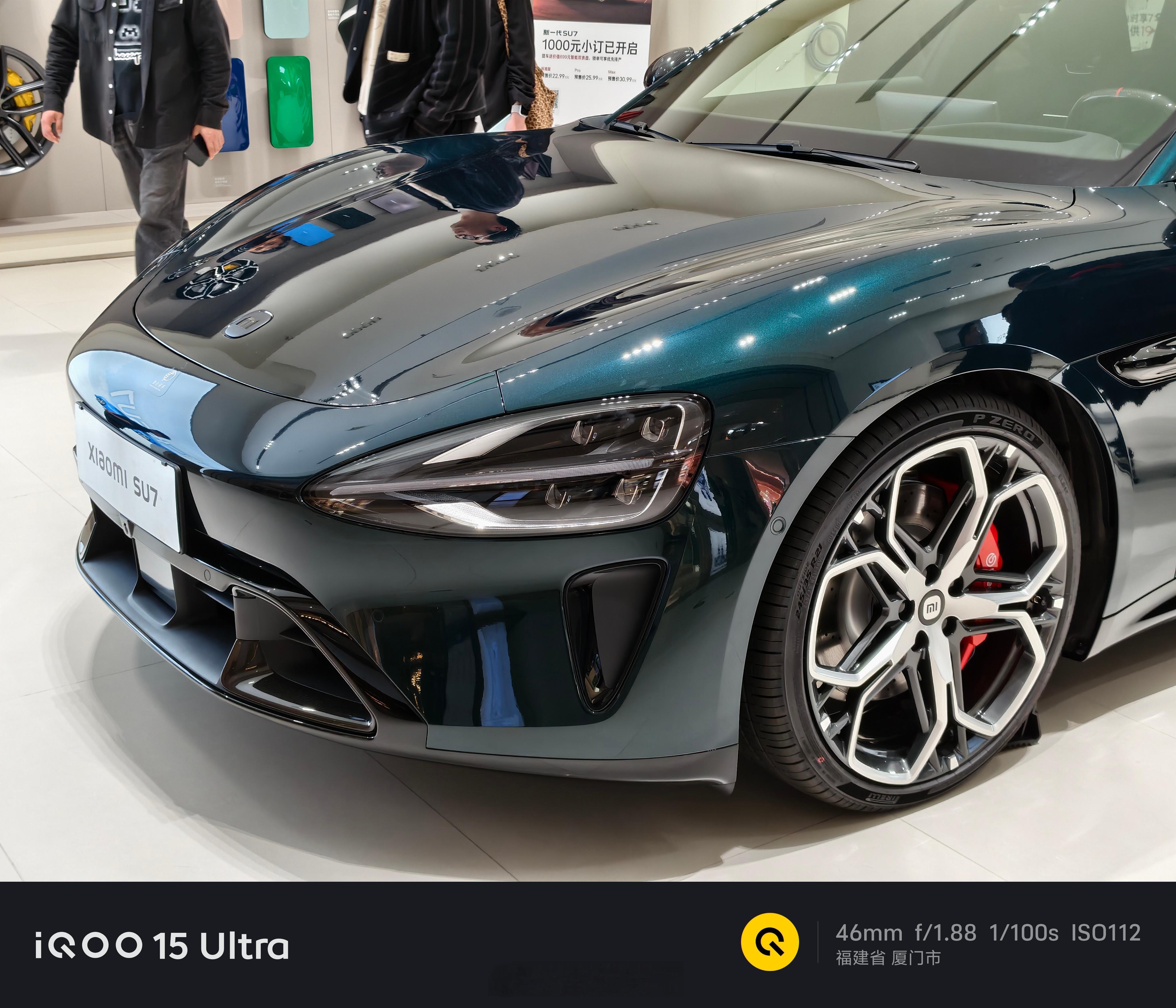 小米汽车缺德啊！你都把新一代SU7摆出来了……不然进去？