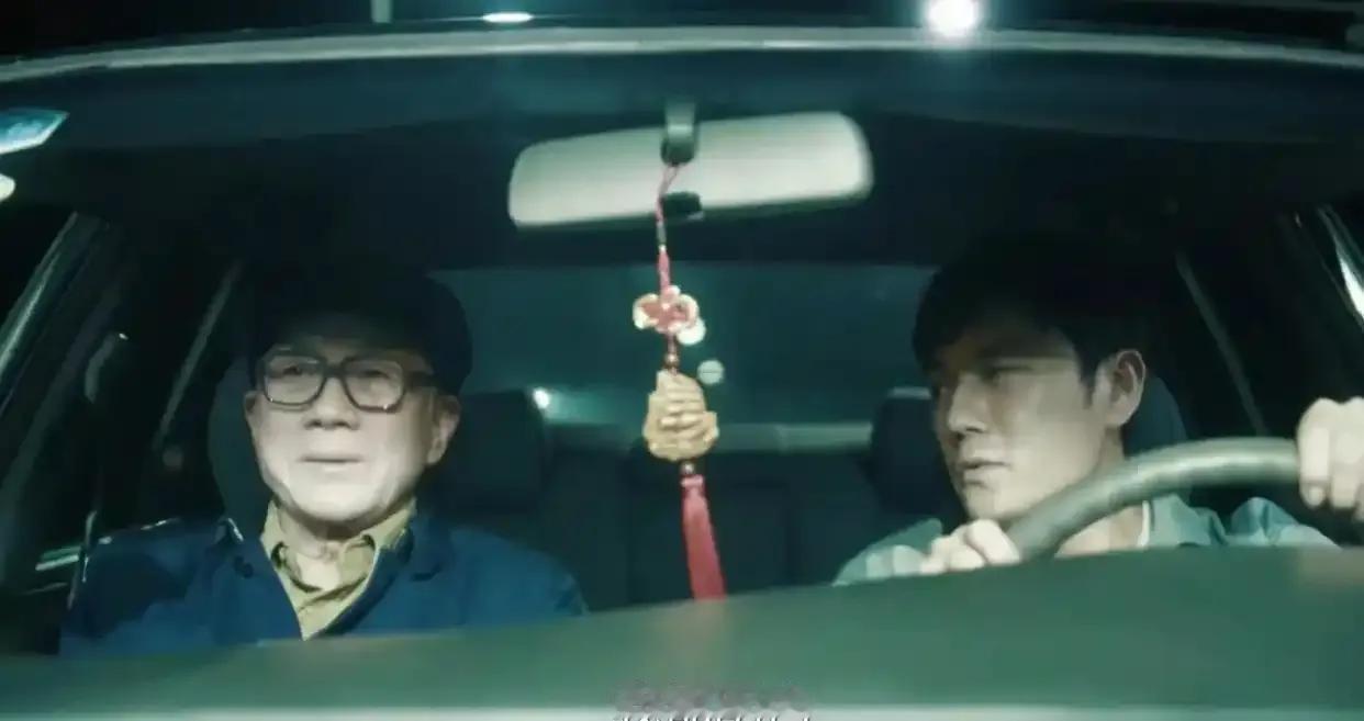 最近《扫毒风暴》的话题就是秦昊接不住某某的戏秦昊接不住邓工邓建立的戏，恩爱了