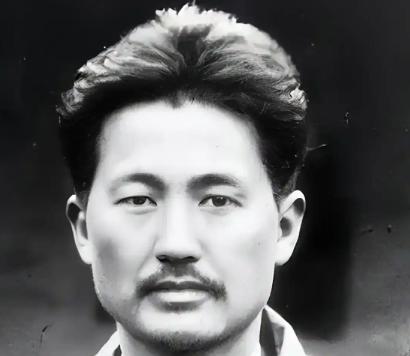 1935年，方志敏被俘，在狱中，他用米汤给鲁迅写信，想让鲁迅救他，鲁迅却说：“救