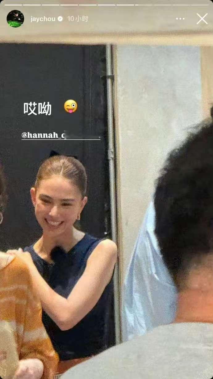 周杰伦发昆凌中餐厅路透周杰伦现身中餐厅探班昆凌周杰伦发昆凌中餐厅路透