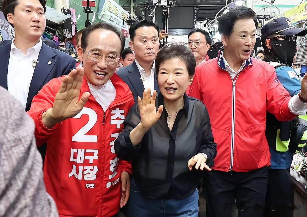 李明博去助选拉票，大家可以理解。朴槿惠去大邱市拉票那就有点离了谱，李明博是尹锡悦