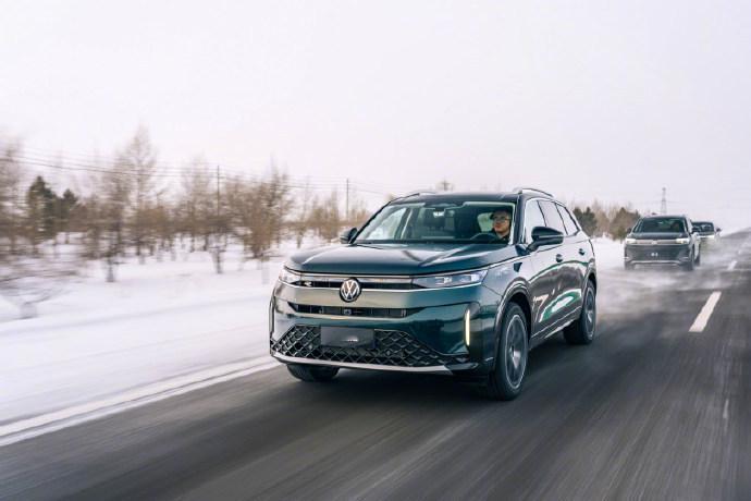 零下40度秀肌肉全新揽巡搭载第五代EA8882.0T发动机，400N·m峰值扭