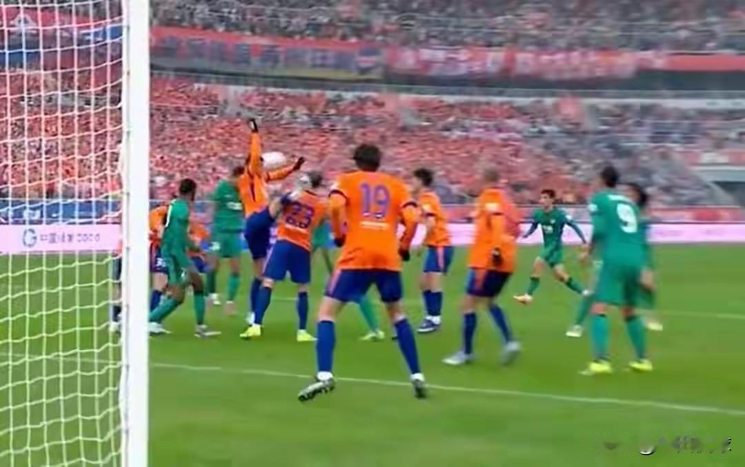 山东泰山球迷还嘴硬吗？中国足协裁判委员会评议组进行了本赛季第一期裁判评议工作。经