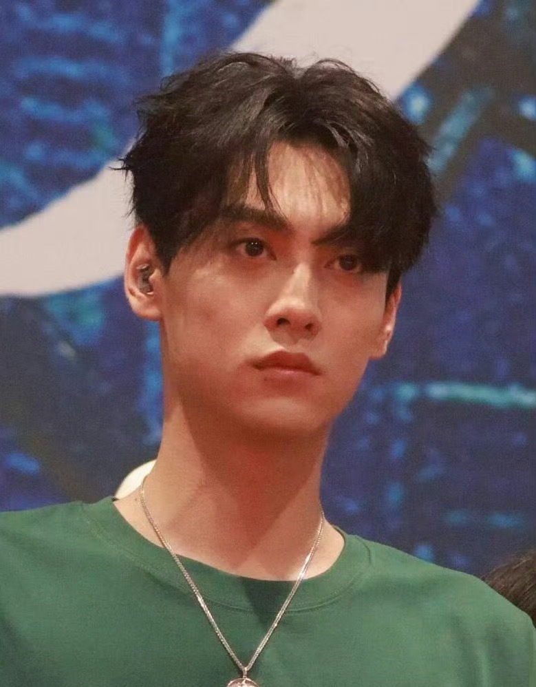为什么梓渝和田栩宁曝光的事件性质相似，但梓渝的舆论反应明显更激烈，他的掉粉速度也