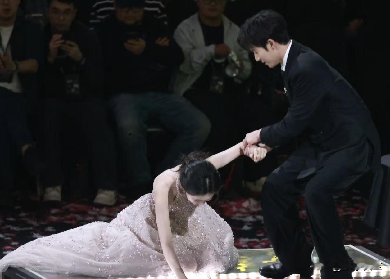 孟子义这次怕是有点懵了，怎么也没想到，本想着在星光大赏上美美的，结果23年