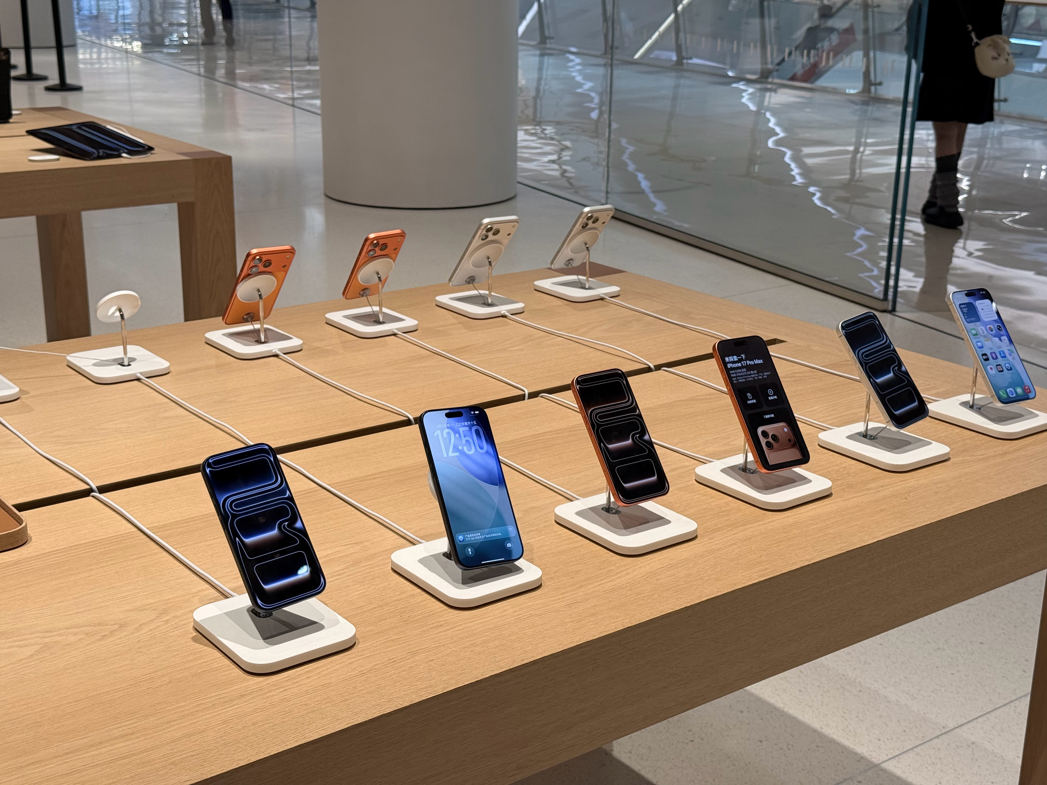 降价2000后的iPhoneAir价格与iPhone17标准版完全一样除了eS