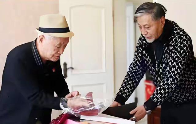 钱再多有什么用？原来牛犇的儿子王侃，根本不是淋巴癌去世的，他的老朋友站出来发