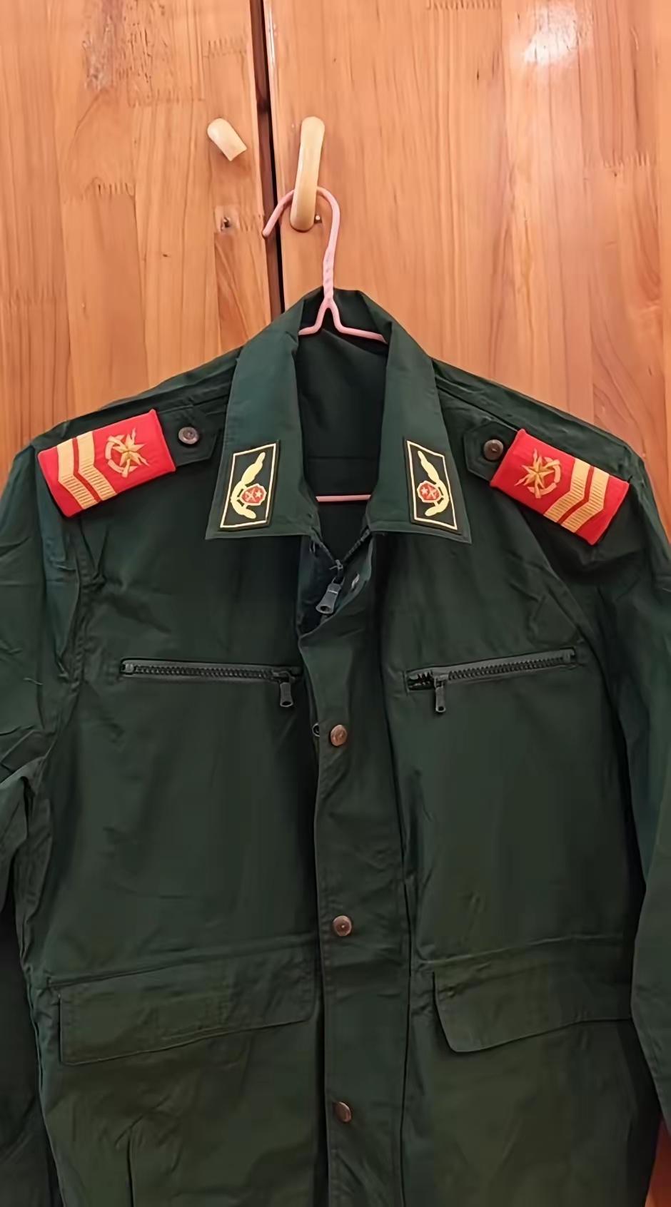 据说当年在武警部队很少能看见四期士官，如果不是在技术岗位上，别说服役两年的义务兵