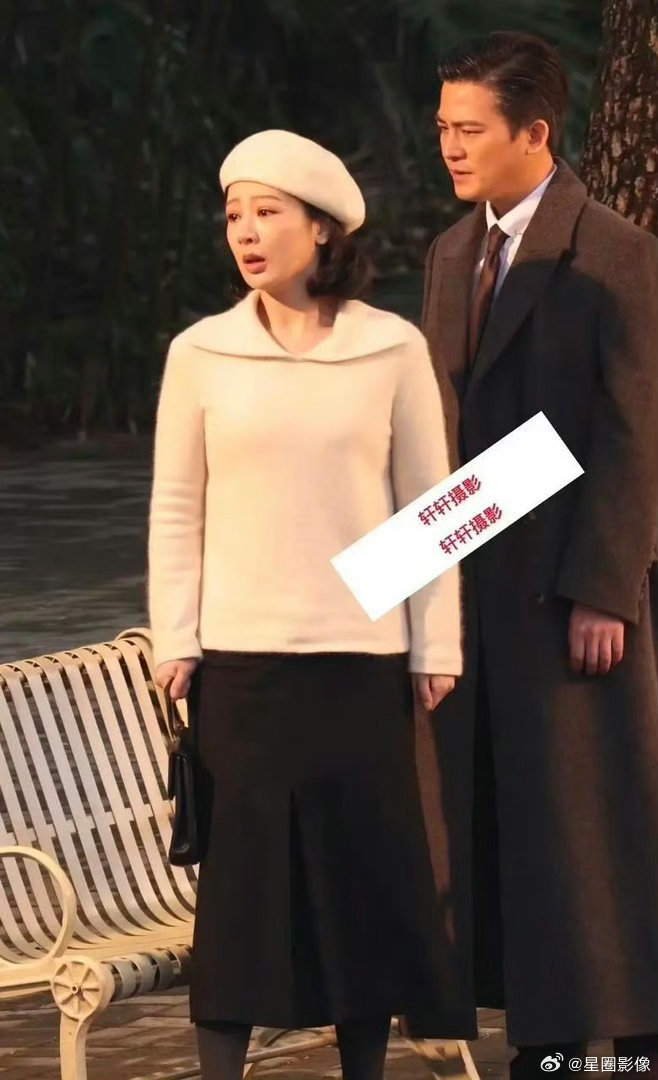 够不够还原？腰可能是衣服问题。我紫能再减减肥就好了。