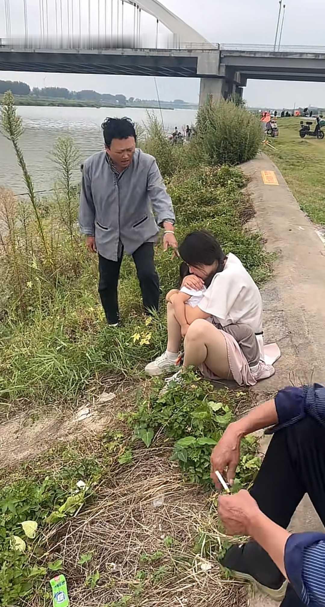 跳河的被救上来了