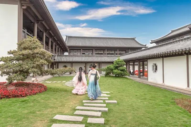 没想到教师转岗的“剧情”会降临到我头上！学校因岗位调整，需9名老师转岗至文化