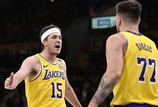 湖人球员奥斯汀-里夫斯接受了记者采访，谈到了自己和卢卡-东契奇之间的关系。里夫