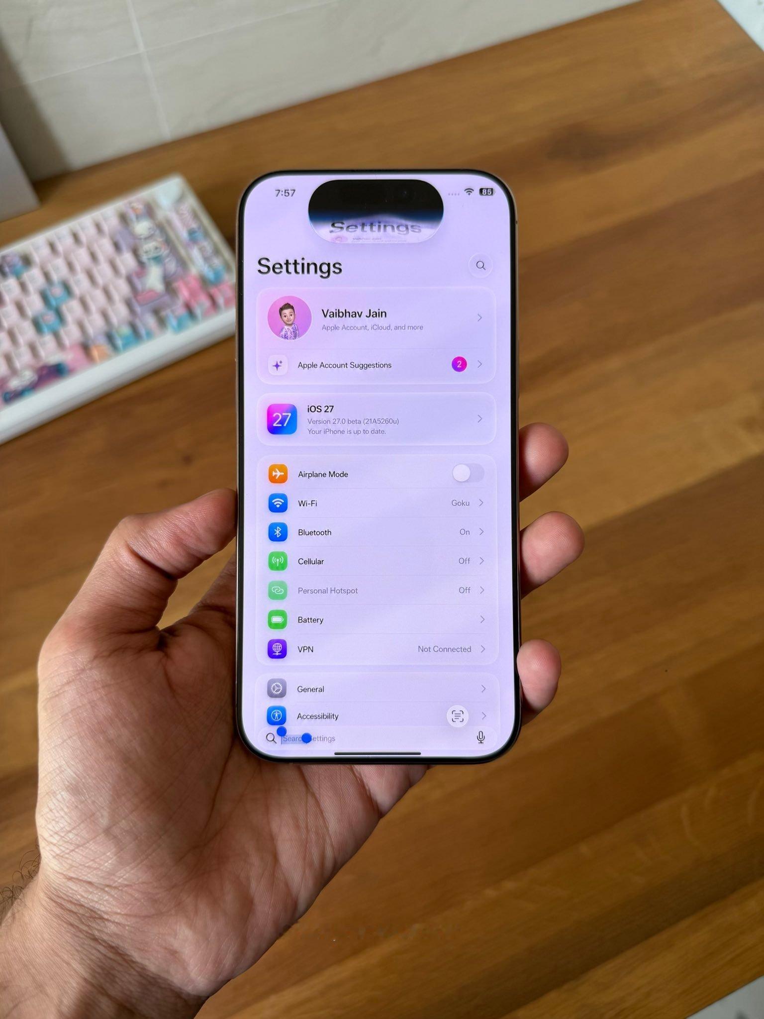 苹果iOS27渲染视频感觉这次iOS27的UI真的很未来感，当然今年的重点在S