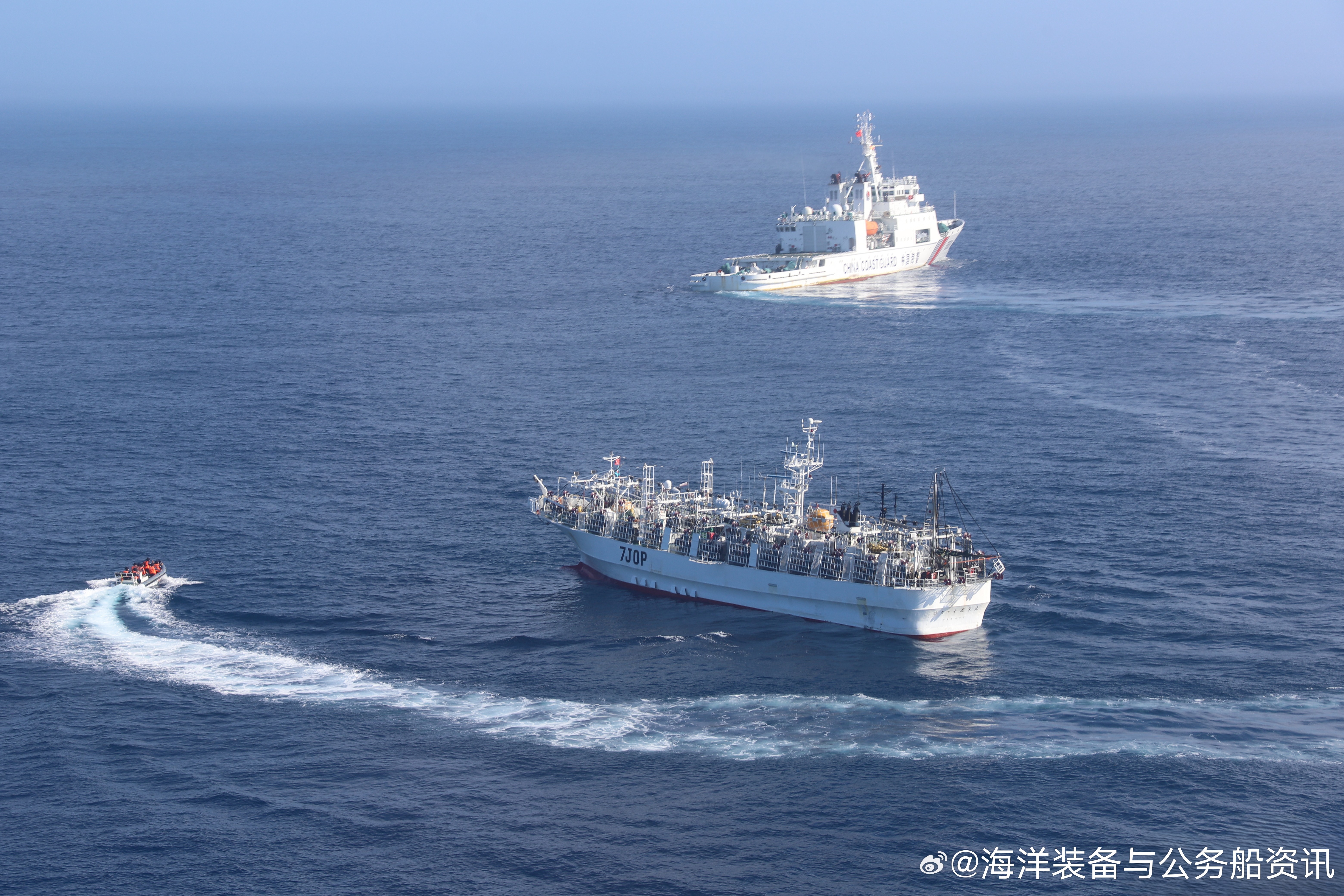 中国海上执法【海警】据日媒报道：8月24日凌晨，正在北太平洋海域执行公海渔业执