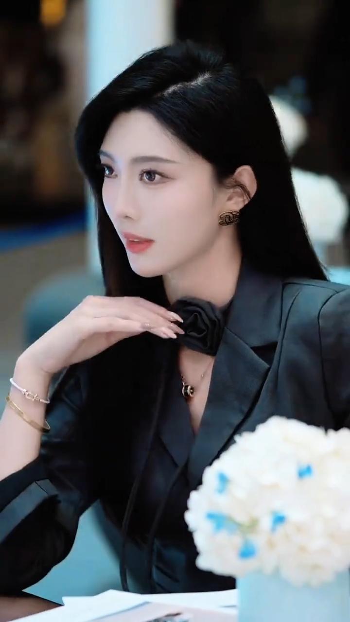 网红美女车模兰灵王