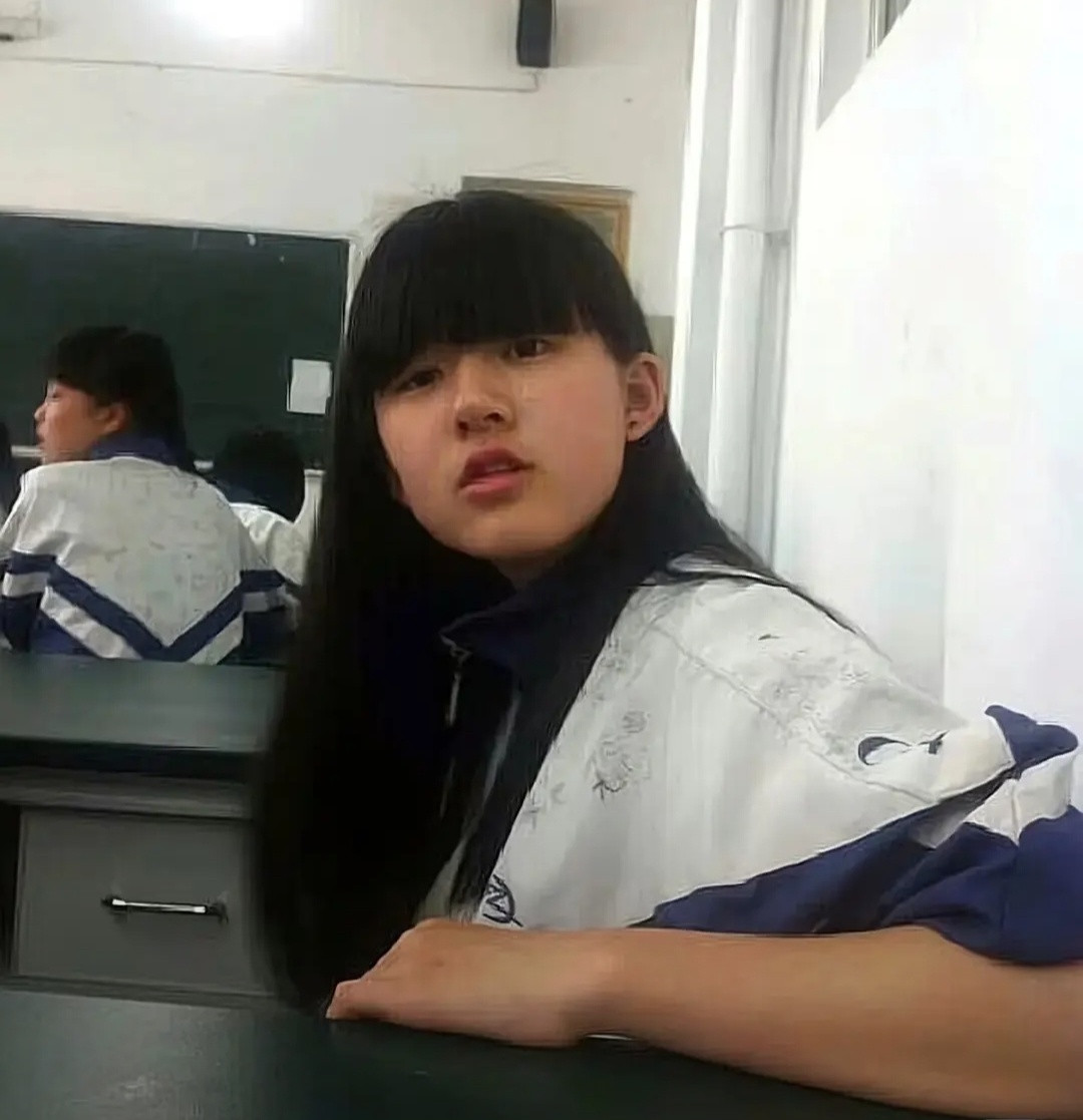 赵露思早期VS虞书欣早期，这对比简直太惨烈了